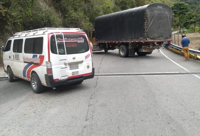 Campesinos bloquean vía a Ocaña
