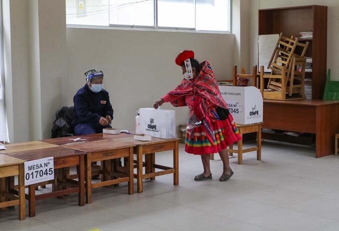 Elecciones en el Perú: Fujimori y Castillo prometen ...