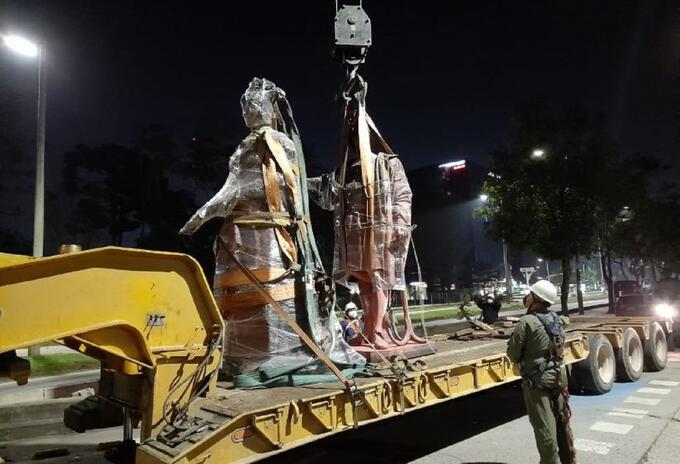 Monumento de los Reyes Católicos, retiradas temporalmente en Bogotá
