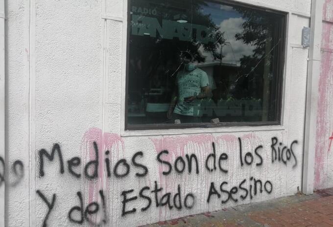 Daños en ventanales y fachada en la Caracas con 37 realizaron los manifestantes 