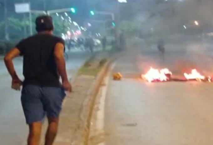 Enfrentamiento entre manifestantes y Policía