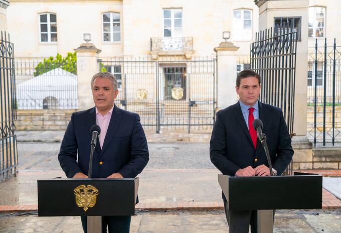 Iván Duque y Juan Carlos Pinzón en la presentación del nuevo embajador de Washington.