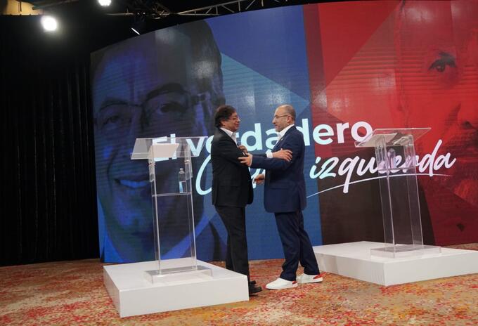 Roy Barreras retira candidatura presidencial tras invitación de Petro | RCN  Radio