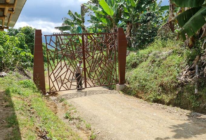Instalación puerta sector Cinabrio, Pijao - Quindío - Archivo Ciudadano