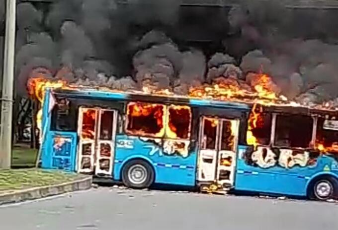 Bus MIO incinerado