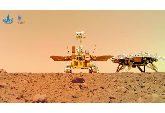 Robot Zhurong se fotografió en el suelo de Marte