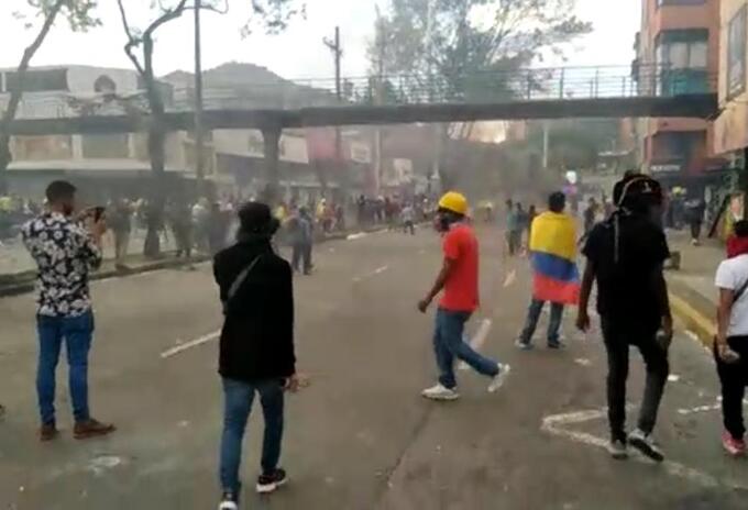 Los enfrentamientos se dieron entre delincuentes que pretendían incendiar varias edificaciones en el centro de la ciudad.