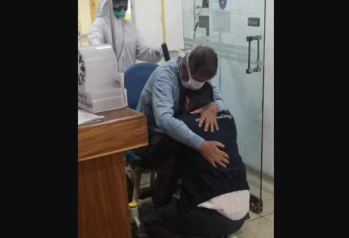 Ministro Malagón recibe a su padre que superó el coronavirus