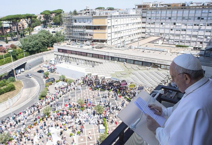 Papa Francisco desde el hospital reza el Angelus Papa Francisco desde el hospital reza el Angelus