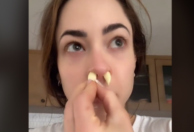 Ajos en la nariz- el reto viral de TikTok