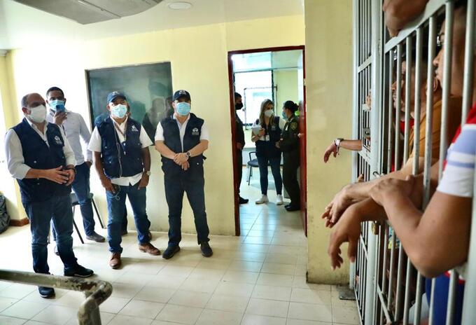 Recorrido del defensor del pueblo en los Centros de Detención Transitoria de Cartagena
