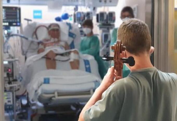Niño le da un emotivo concierto a su papá en UCI Niño le da un emotivo concierto a su papá en UCI