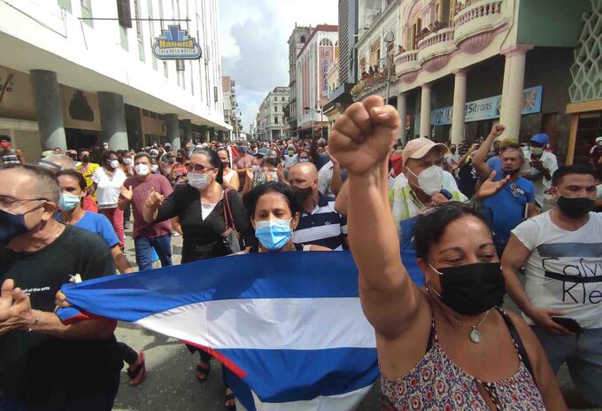 Cuba: Multitudinaria protesta antigubernamental en un pueblo