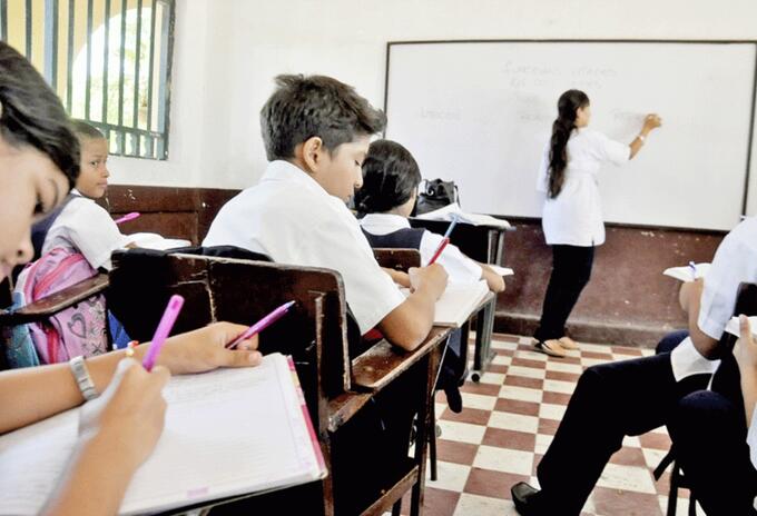 Estudiantes en aulas de clases