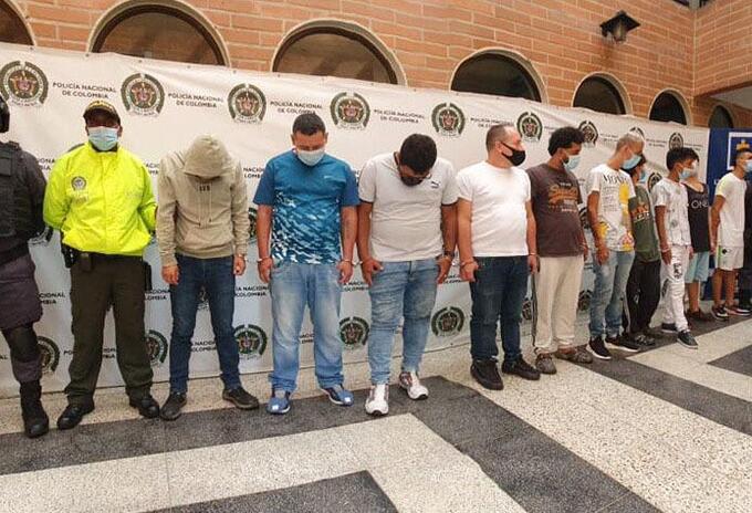 Diez presuntos integrantes de la banda criminal 'Las Convivir del Centro' de Medellín.