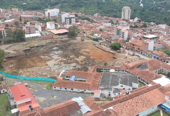 Hospital Regional de San Gil Las fallas en el terreno llevaron a la parálisis de la obra en noviembre de 2019.