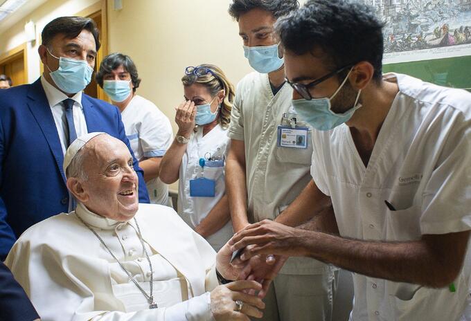 Papa Francisco hospitalizado