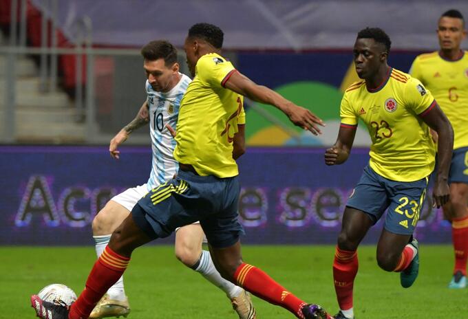 yerry mina hoy: patada a Messi que televisión no mostró yerry mina hoy: patada a Messi que televisión no mostró
