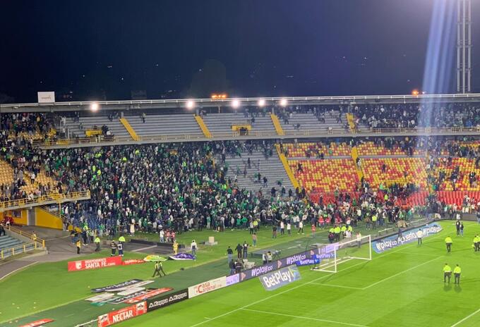 Batalla campal entre hinchas en el Campín