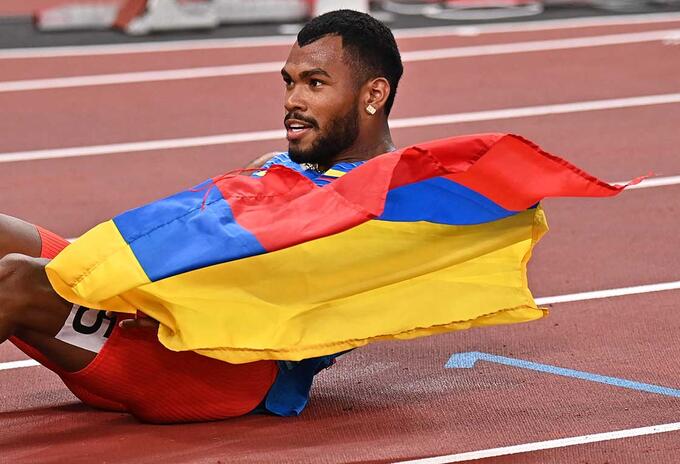 Anthony Zambrano gana medalla de plata en atletismo olímpico Anthony Zambrano gana medalla de plata en atletismo olímpico
