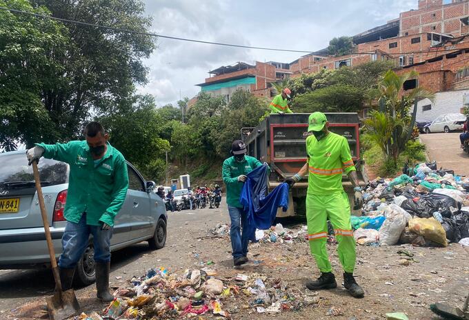 Trabajan más de 24 horas al día