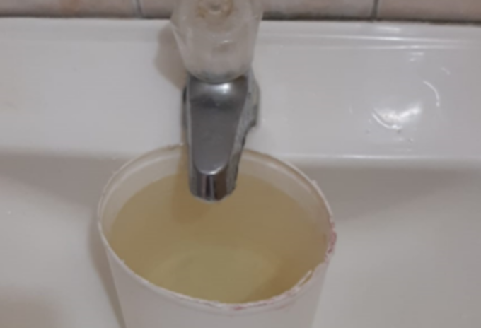 Cambios de color en agua.