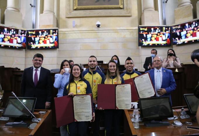 Medallistas olímpicos condecorados