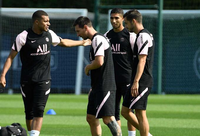 Messi entrena con el PSG