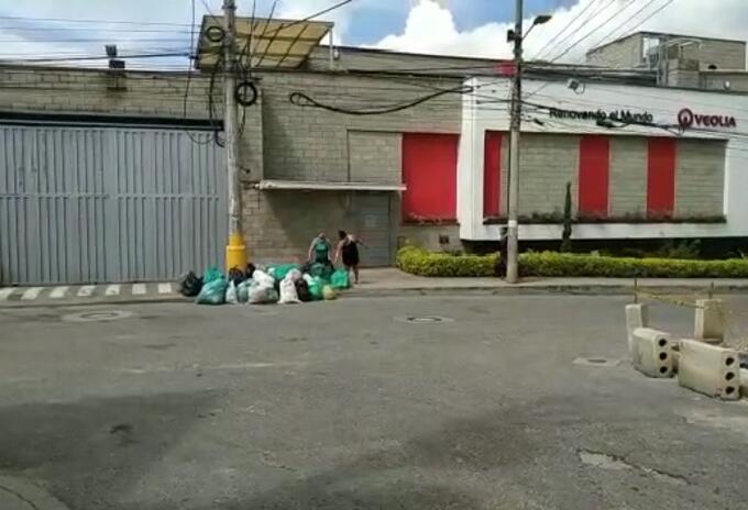 La empresa Veolia suspendió la recolección de las basuras en Girón