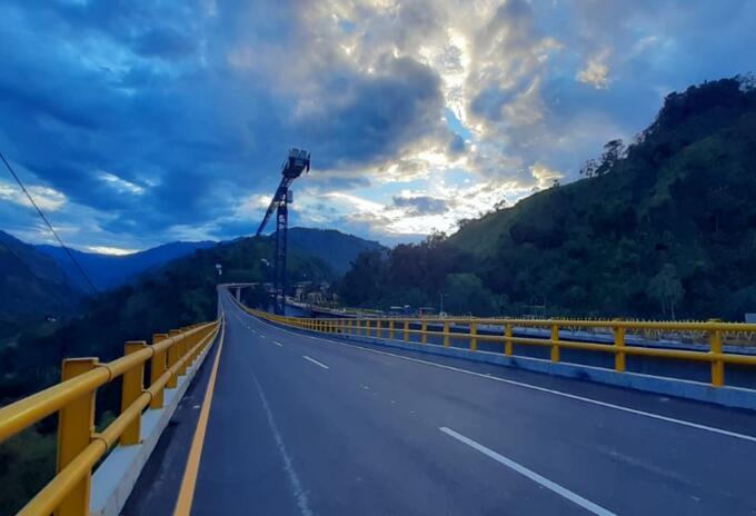 Viaducto doble calzada Girardot - Ibagué - Cajamarca.