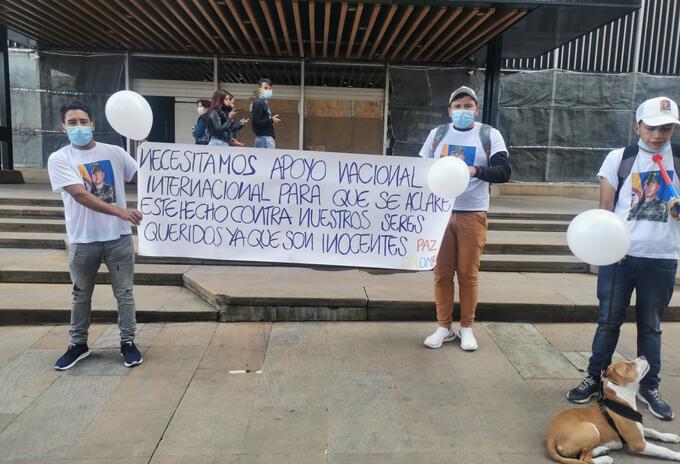 Plantón familiares exmilitares retirados capturados en Haití