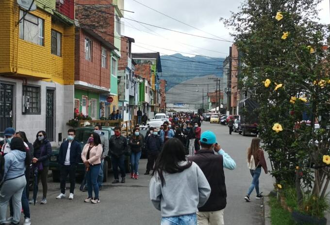 Filas vacunación Bogotá