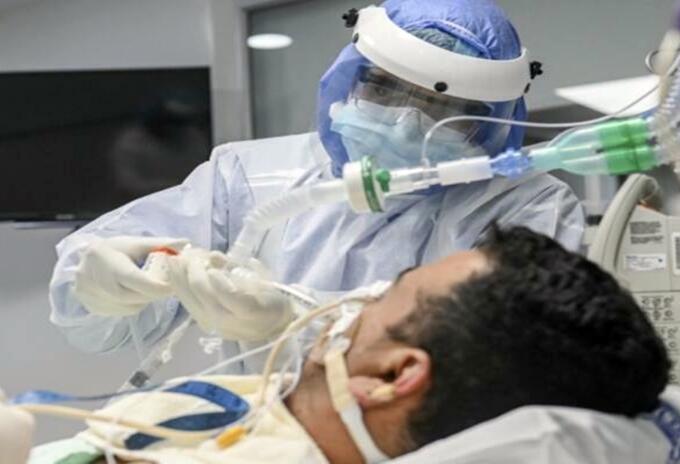 Pacientes Covid esperan una cama UCI