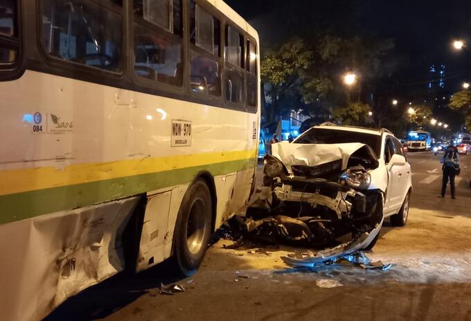 Tres personas resultado heridas tras ser arrolladas por un conductor en Medellín.