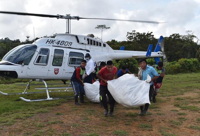 Entrega de ayuda humanitaria a indígenas confinados en Dabeiba, Antioquia.