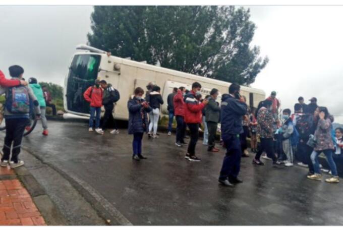 Bus escolar accidentado en Tocancipá