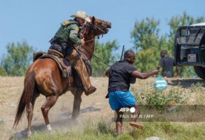 Caballos contra migrantes en frontera sur