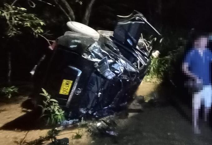 Camioneta se fue a un abismo dejando cuatro lesionados en Carmen de Apicalá