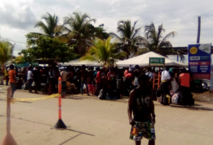 Referencia migrantes represados en Necoclí, Antioquia.