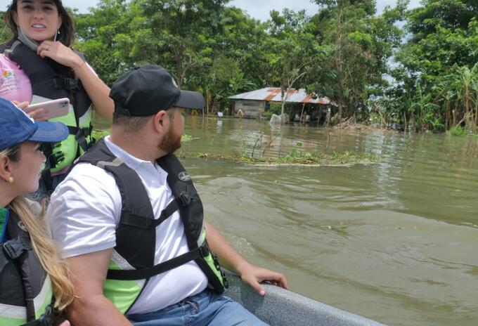 El río Cauca sigue desbordado por Cara e Gato.