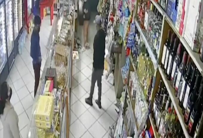 Ladrones roban panadería
