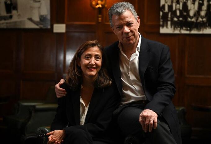 Juan Manuel Santos e Ingrid Betancourt presenta su libro de reflexiones sobre Colombia
