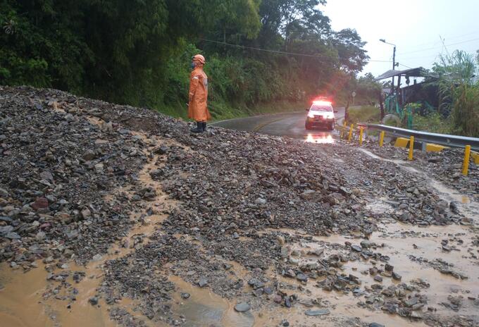 Deslizamiento antigua vía al Llano