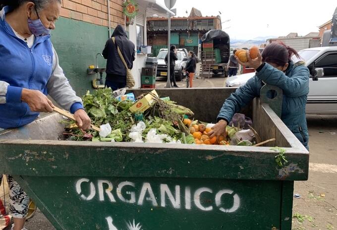 Recolectores de alimentos en Corabastos