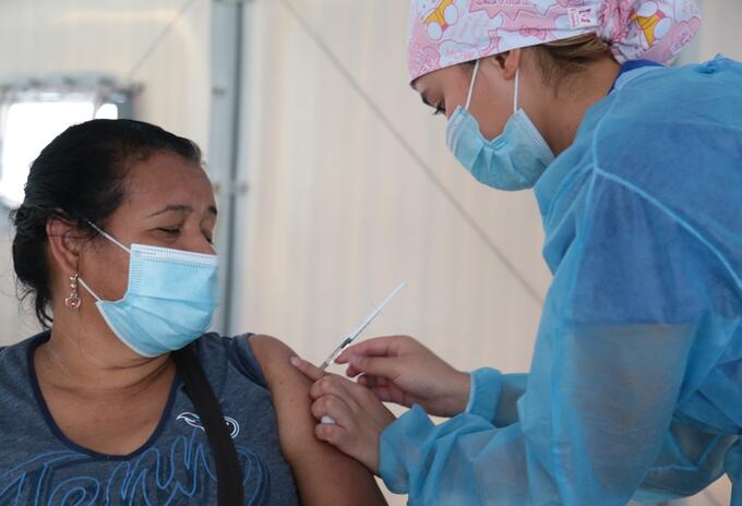 Vacunación contra el coronavirus en Medellín.
