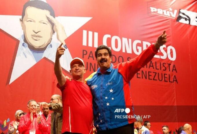 Hugo 'el pollo' Carvajal Hugo 'el pollo' Carvajal y Nicolás Maduro