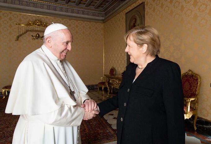 Papa Francisco y Ángela Merkel