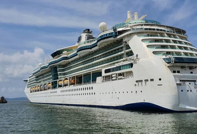 Crucero Serenade of the Seas, operado por Royal Caribbean,