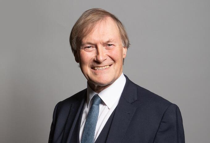 Asesinan a diputado británico, David Amess