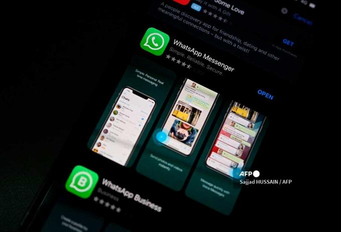 Descarda de WhatsApp en un teléfono